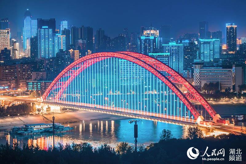 震撼!LED幕墙灯光技术助力70周年大型灯光秀,告白祖国!